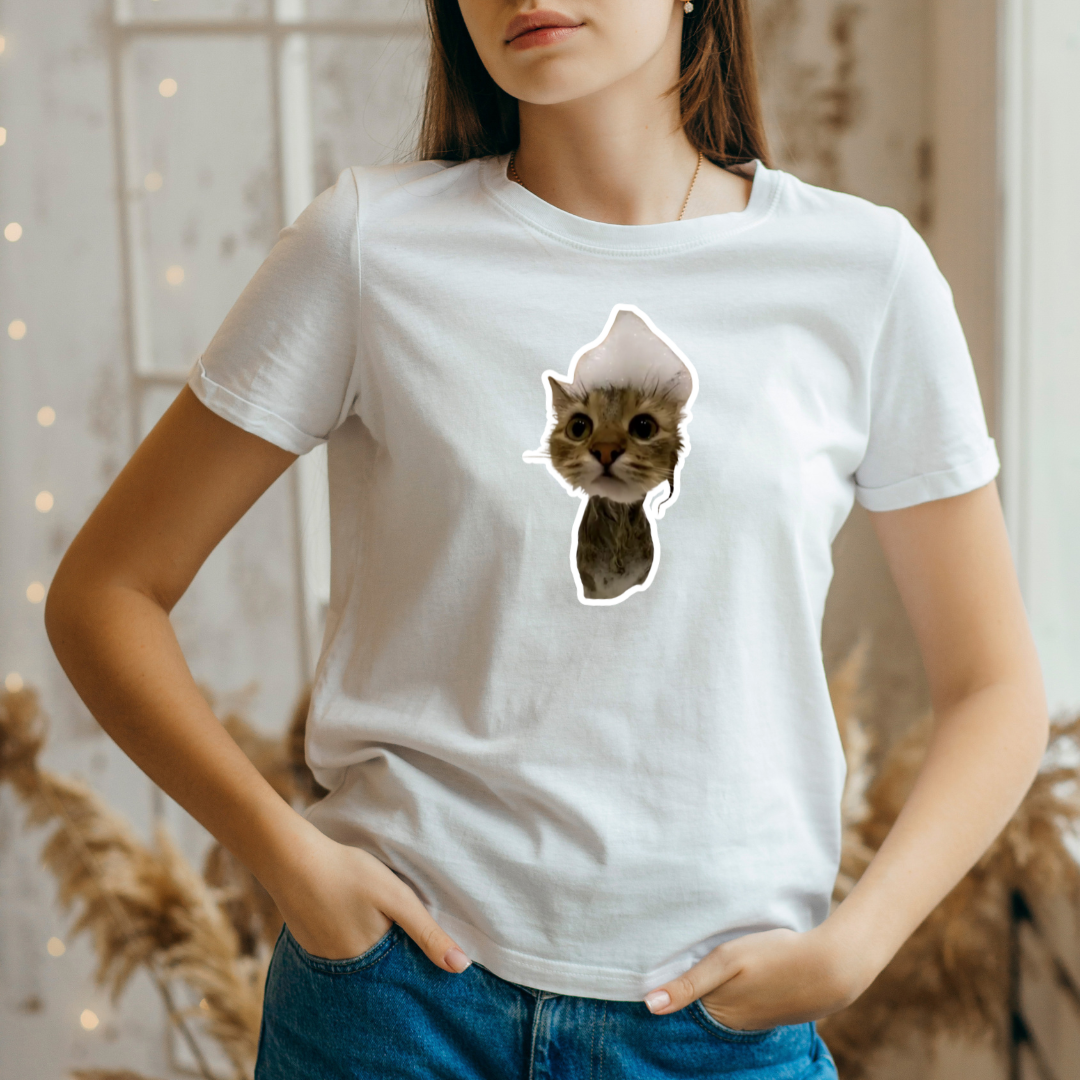 T-shirt with customized cat print