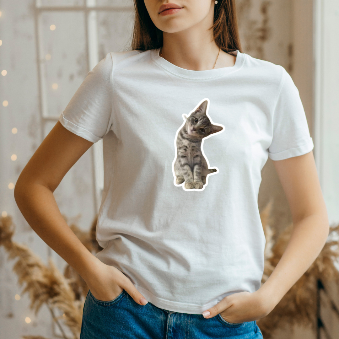 T-shirt with customized cat print